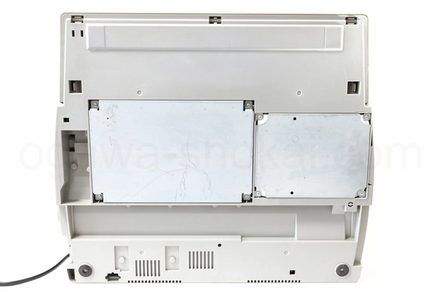 設置後は見えませんが目立つ傷があります。