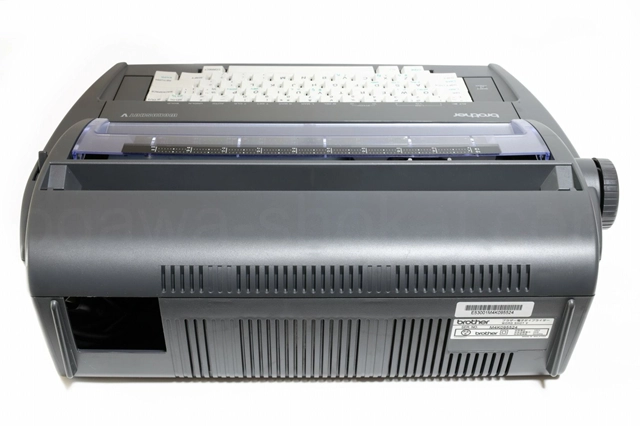 背面に目立つ傷はありません。