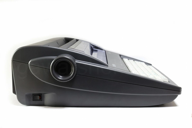 左側面に目立つ傷はありません。