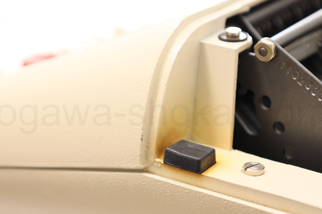 トップカバーを開けたところに焼けがあります。