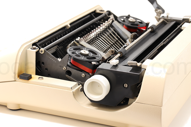 美しいデザインの中にはメカニカルな機構