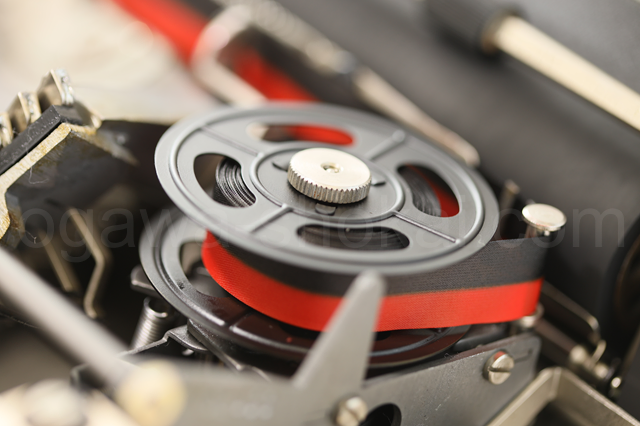 リボンを巻くスプールは新品の金属製（6,740円相当）に交換済