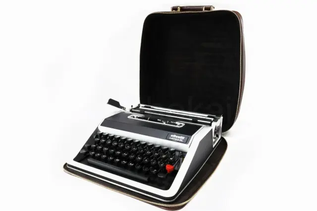 本革ケースはアルカンターラの内布