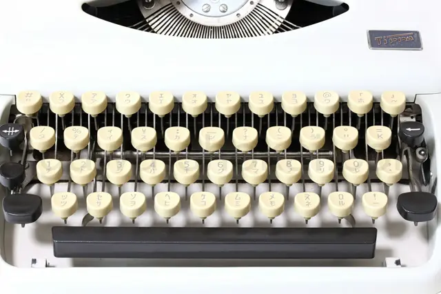 大変珍しいクリーニング済のカナ専用配列のキーボード