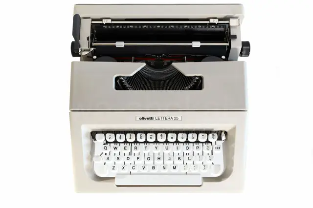olivetti Lettera 25 中古タイプライター