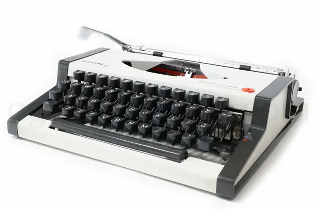 OLYMPIA Traveller de luxe タイプライター