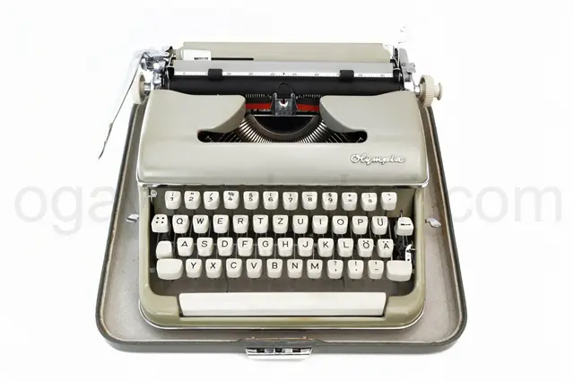 ケースにいれたままでもタイプ可能です。