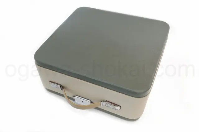 ケースは可能な限り傷消ししています。