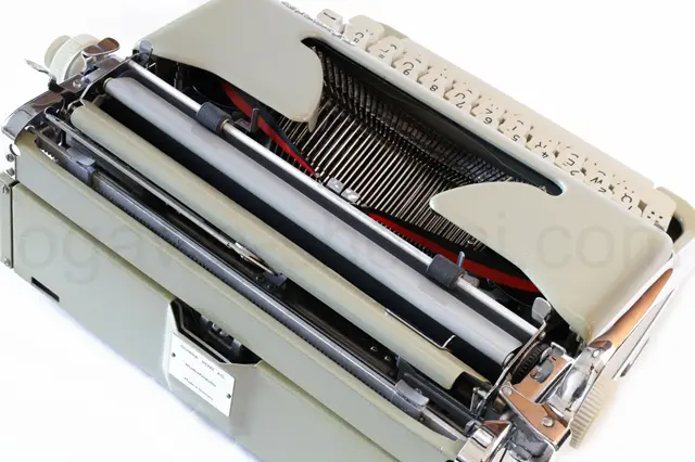 傷も少なく全体的に綺麗な状態を保っています。