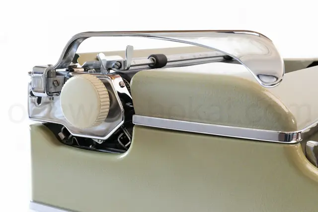 左プラテンノブは綺麗な状態です。