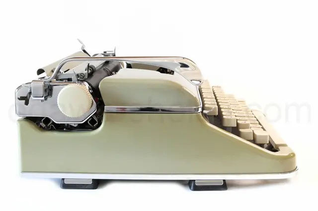 右ボディーは小さな小傷があります。