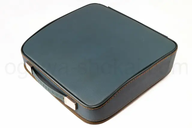 若干痛みはありますが高級感のある純正ケース