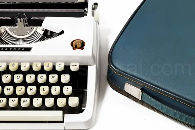 標準セットは純正ケースがセットになります。