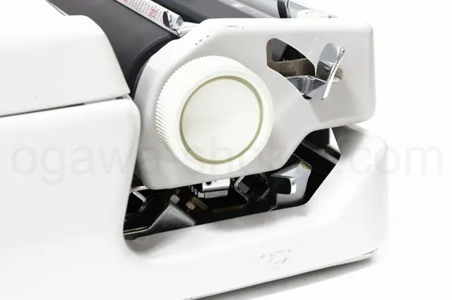 サイドカバー部やボディーの傷（右）