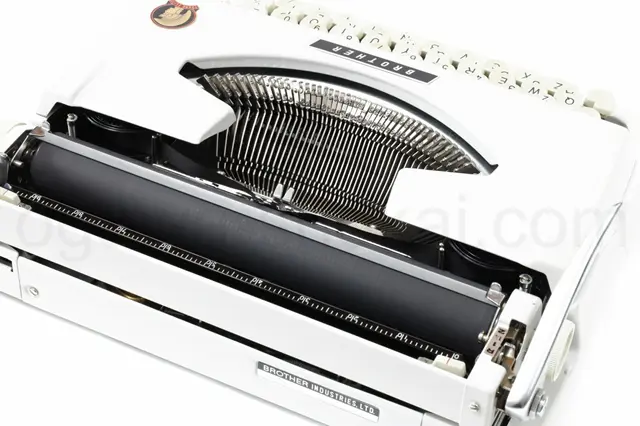 brother YoungElite タイプライターケース内部