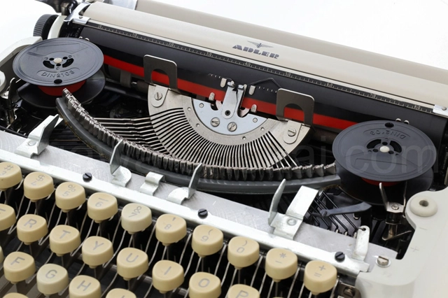 TRIUMPH-ADLER Tippa タイプライター オーバーホール済の内部