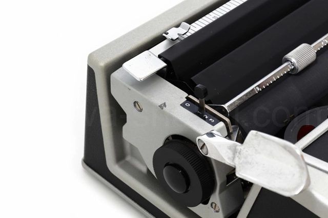 サイドパネルには塗装落ちがあります。