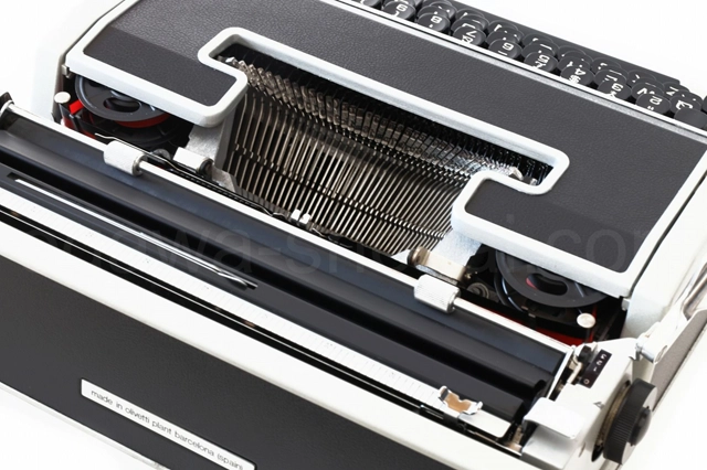 olivetti Lettera DL正面から