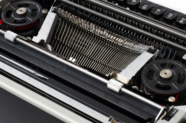 olivetti Lettera DL タイプライター オーバーホール済の内部