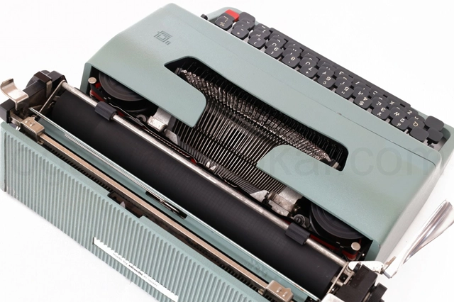 olivetti Lettera32 MOMA