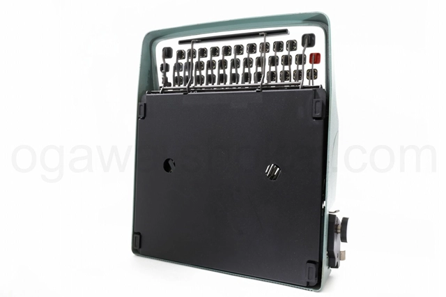 多少の傷はありますが傷は少なめです。