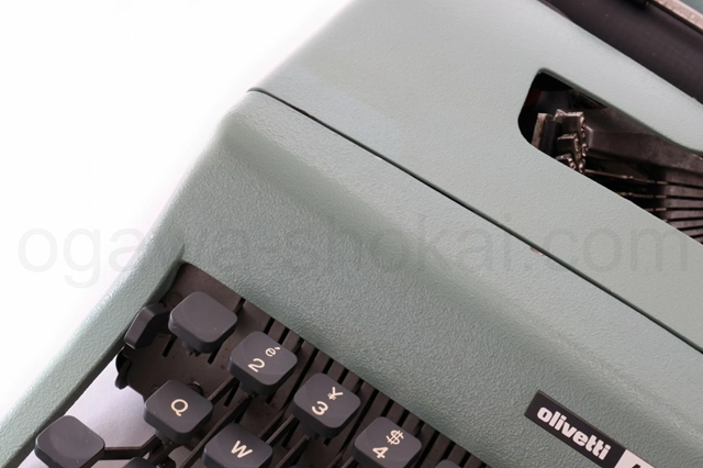 塗装の焼けと塗装落ちがあります。