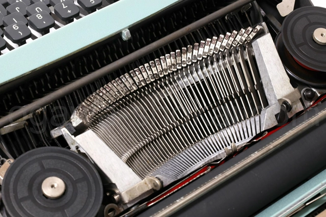 olivetti Lettera 32 gucci（グッチ） タイプライター オーバーホール済の内部