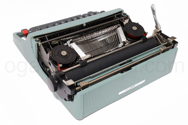 タイプライター専門店ならでの丁寧な分解洗浄／注油／調整／点検済