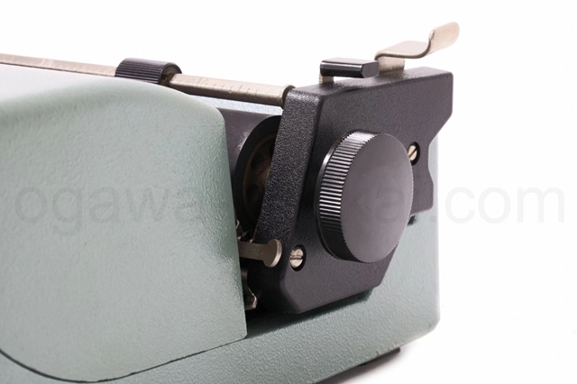 右ノブは多少の傷があります。