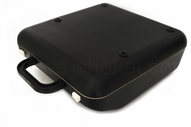 背面は機種固有の傷があります。