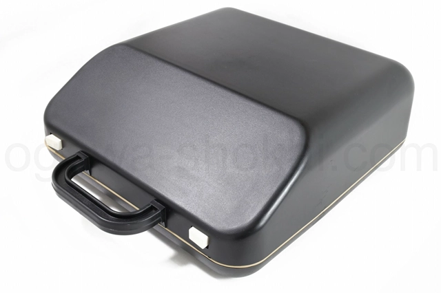 ケースは可能な限り傷消ししています。