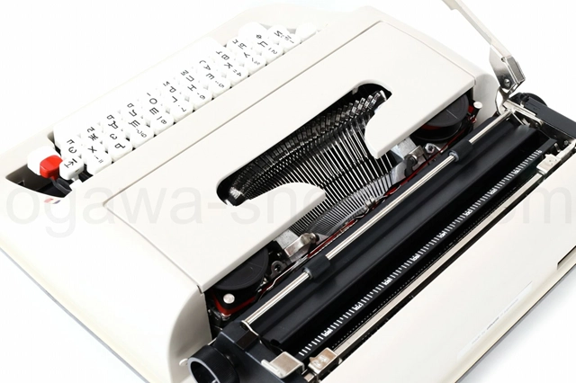 シンプルなデザインながら美しい直線と曲線美