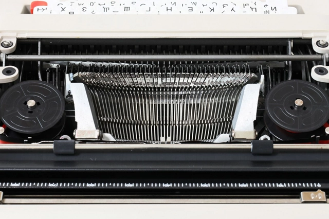 olivetti LETTERA 34 タイプライター オーバーホール済の内部