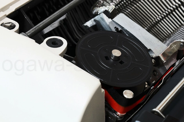 プラスチックのスプールで価格を抑えました