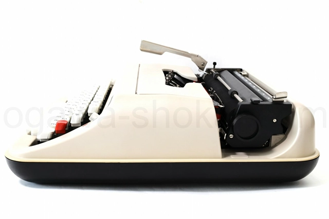 左右ボディーは大きな傷や汚れはありません。