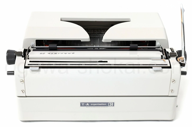 傷の多い背面も綺麗な状態です。