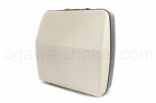 ケースは可能な限り傷消ししています。