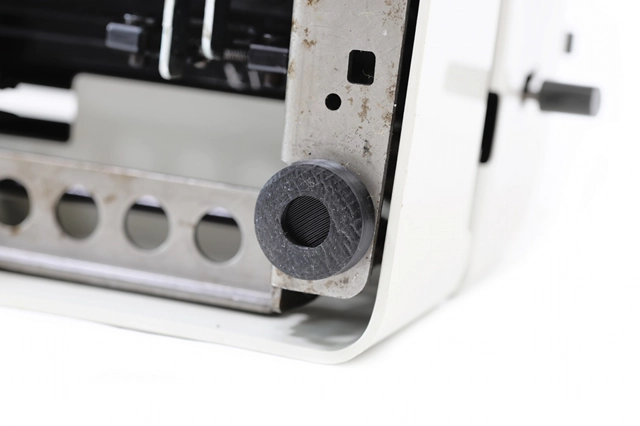 本体のゴム足は3Dプリンター製に交換