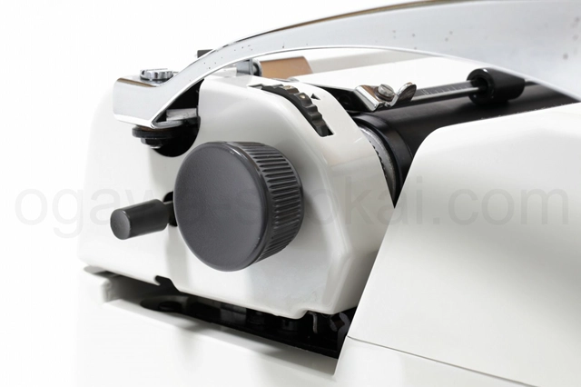 右プラテンノブは綺麗な状態です。