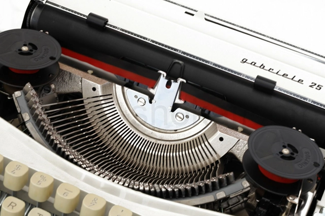 TRIUMPH gabriele 25 タイプライター オーバーホール済の内部