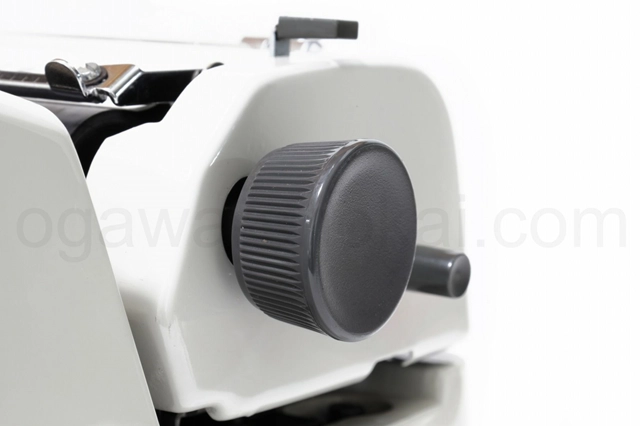 左プラテンノブも綺麗な状態です。