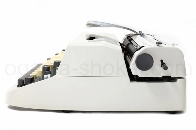 左右ボディーは大きな傷や汚れはありません。